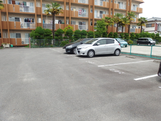 パークサイドスズキの駐車場
