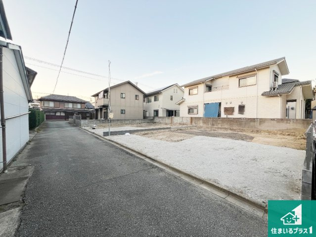 高砂市高砂町東宮町　新築一戸建ての前面道路含む現地写真|周辺は落ち着いた街並みの住宅地！子育てがしやすい住環境です！まだ未完成ですが、現地でしかわからない事もございます。是非一度ご覧ください。