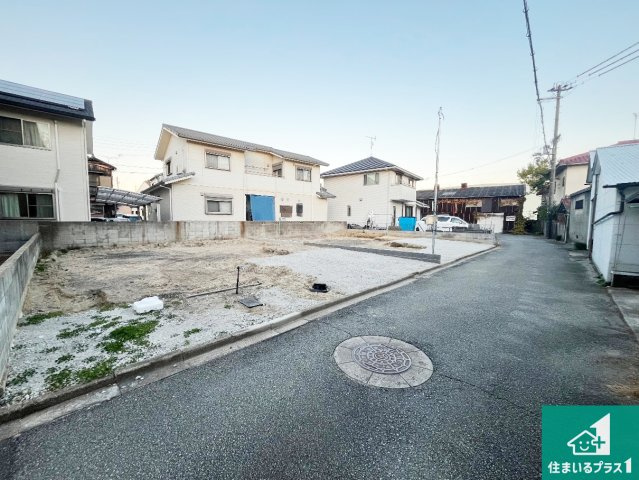 高砂市高砂町東宮町　新築一戸建ての前面道路含む現地写真|周辺は落ち着いた街並みの住宅地！子育てがしやすい住環境です！まだ未完成ですが、現地でしかわからない事もございます。是非一度ご覧ください。