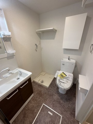 【洗面所】 | ウィルジューン六浦 | 洗面所に独立洗面台・トイレ・室内洗濯機置場があります！