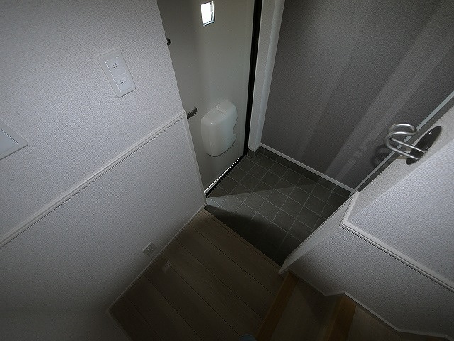 アネモスヒルズ天理Ⅱの玄関|落ち着いた玄関です