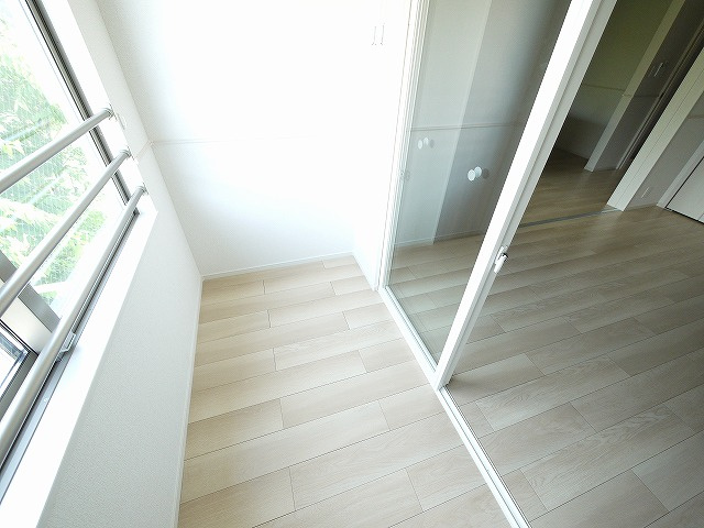 アネモスヒルズ天理Ⅱのバルコニー|暖かな日差しのふりそそぐバルコニー