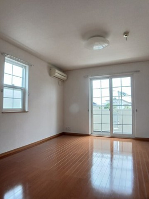 【居間・リビング】 | グローリーハウスＢ | 居間です