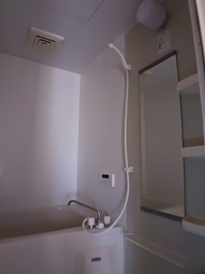 【浴室】 | グローリーハウスＢ | 落ち着いた空間のお風呂です