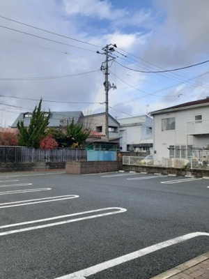 【駐車場】 | ベアヴァレー | 駐車場があるので、車を買う予定の方も安心です