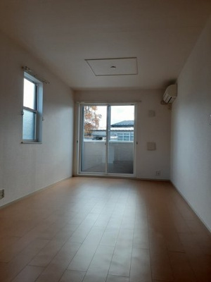 【居間・リビング】 | ベアヴァレー | こちらのリビングで趣味の時間をお楽しみください