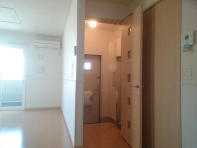 【玄関】 | ラグジュアリー・コート | 収納もある玄関です