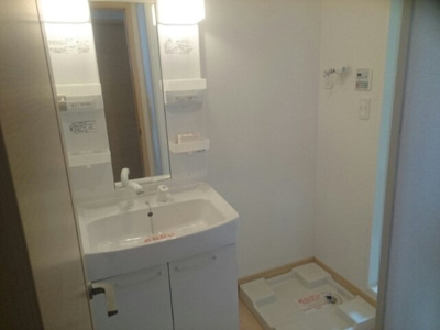 【洗面所】 | ラグジュアリー・コート | スペースが確保できる洗面所です