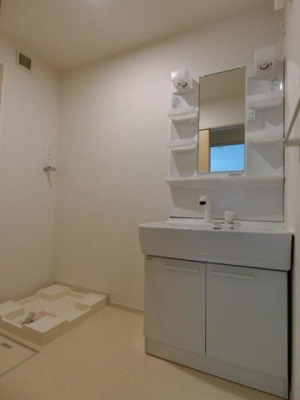 【洗面所】 | アンシャンテ・ル・シエル | 広い洗面スペース