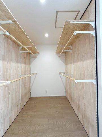 東区馬木6丁目 No.2の収納|全居室収納☆
６帖の主寝室はたくさん収納できるウォークインクローゼットです♪