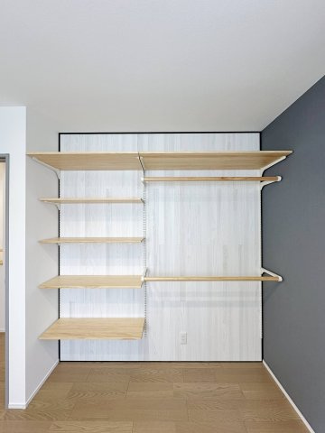 東区馬木6丁目 No.2の収納|全居室収納☆
5.8帖洋室のクローゼットです♪