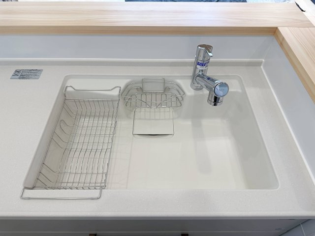 東区馬木6丁目 No.2のキッチン|(No.2)浄水機能付きステンレスシンク☆
ステンレスシンクは傷や汚れに強く、お手入れも簡単で使いやすいです♪
さらにワンタッチで浄水に切り替えができる為とても便利です！
