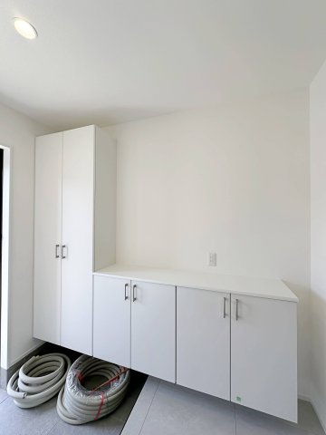 東区馬木6丁目 No.2の玄関|(No.2)シューズボックス☆
大容量のシューズボックスの為、靴もたくさん収納が可能です♪