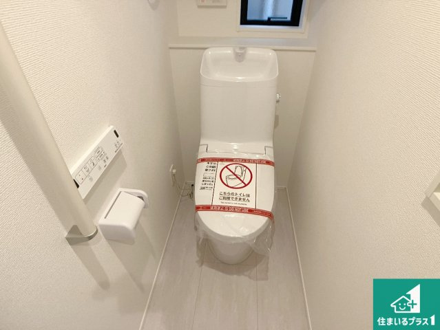 高砂市高砂町東宮町　新築一戸建てのトイレ|1・2階の2ヶ所にあるので、朝の忙しい時間の順番待ちもなく、深夜の利用にも大変便利です。