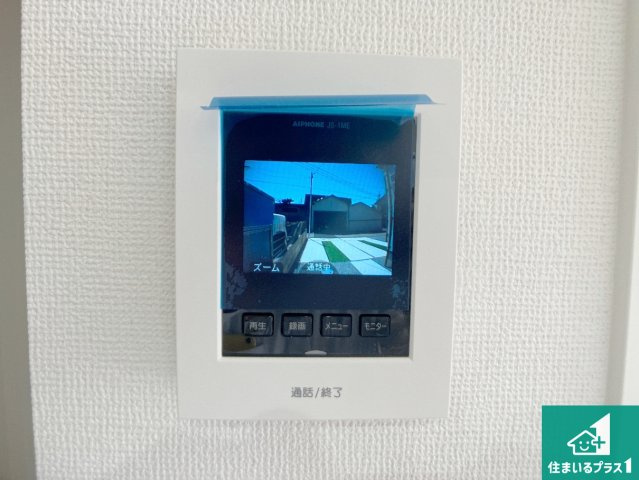 高砂市高砂町東宮町　新築一戸建ての防犯設備|カラーモニターインターホン！声だけでなく来訪者の姿や顔がモニターで確認できるので、小さなお子様がいらっしゃるご家庭でも安心できます！