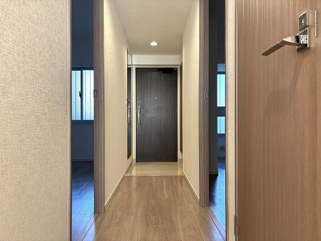 【玄関】 | □■プライム湘南辻堂リーフィアレジデンス■□ | リビング側から見た玄関