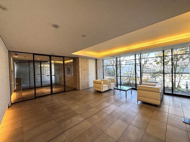 【その他共用部分】 | □■プライム湘南辻堂リーフィアレジデンス■□ | 折上天井でお洒落な雰囲気の共用部分