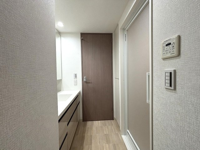 【独立洗面台】 | □■プライム湘南辻堂リーフィアレジデンス■□ | 収納付きの洗面所