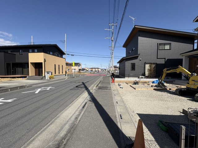 【前面道路含む現地写真】 | 深谷市国済寺　ブルーミングガーデン　新築戸建　全1棟　1号棟
