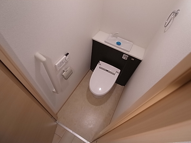 神戸市須磨区衣掛町４丁目の賃貸マンションのトイレ|ウォッシュレット付トイレ