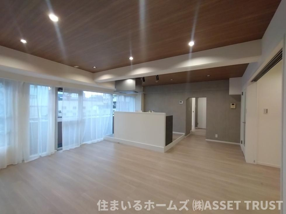 御苑ハイムの居間・リビング|広々17帖の開放的なリビング