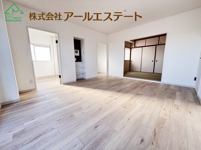プレステージ西飾磨　　山陽電鉄「西飾磨駅」徒歩2分の居間・リビング