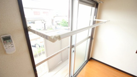 落ち着いた時間を過ごせるバルコニーです