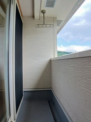 【バルコニー】 | エピソードⅠ | 開放的で明るい空間を演出してくれるバルコニーです