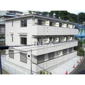 横浜市神奈川区三ツ沢西町のアパートのエントランス