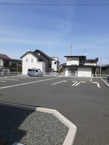 【駐車場】 | エターナル | 駐車場があるので、車を買う予定の方も安心です