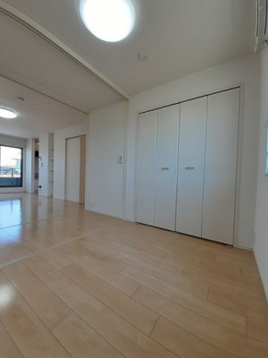 【内装】 | エターナル | 明るい色調の室内です