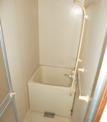 シティコーポ堤【キャッシュバック対象】の浴室|コンパクトで使いやすいお風呂です