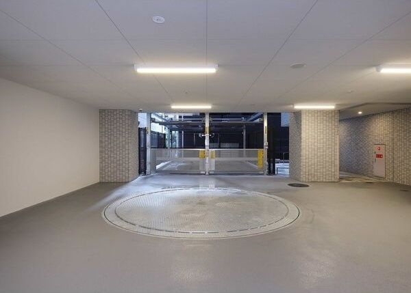 レオングラン本町橋の駐車場