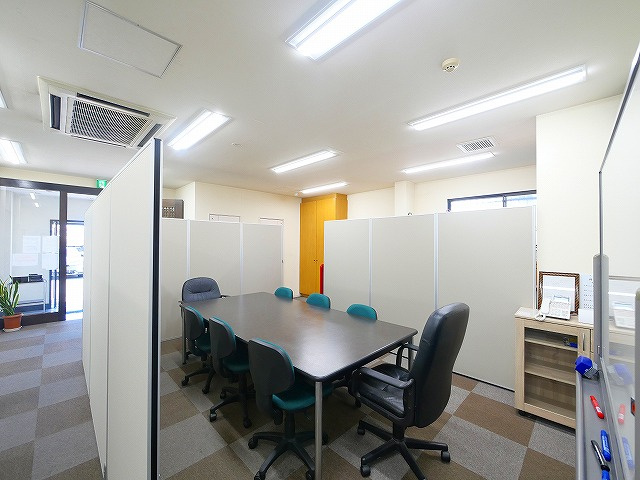 杏町倉庫事務所の内装