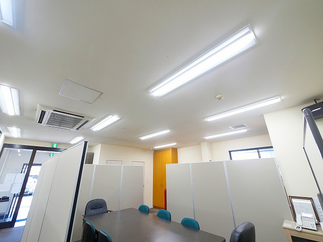 杏町倉庫事務所の内装