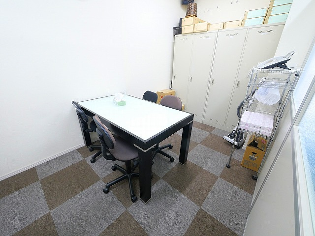 杏町倉庫事務所の内装