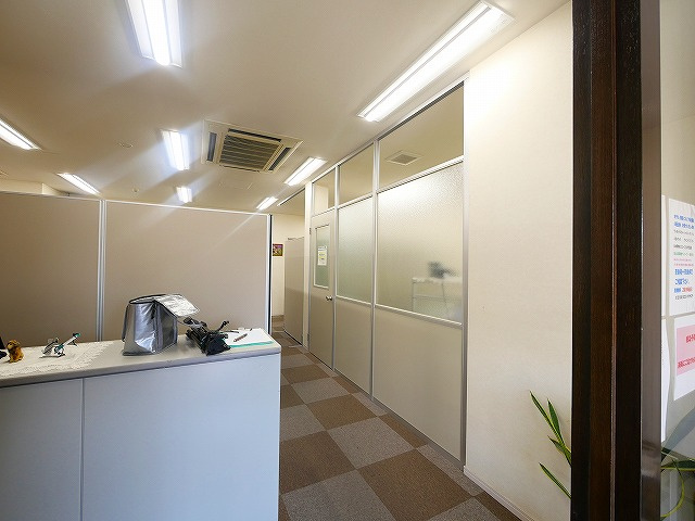 杏町倉庫事務所の内装