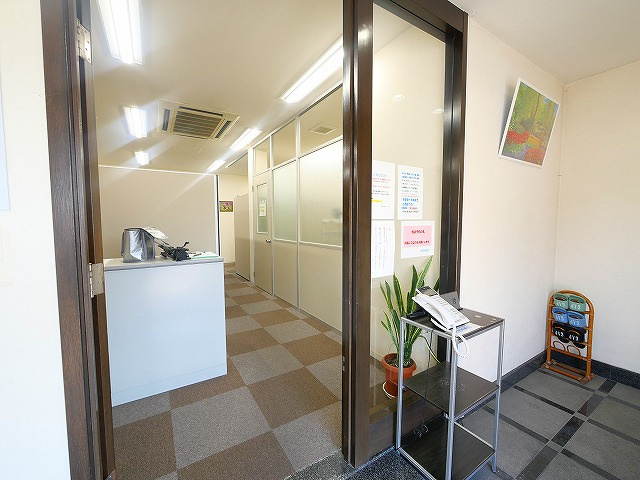 杏町倉庫事務所のロビー
