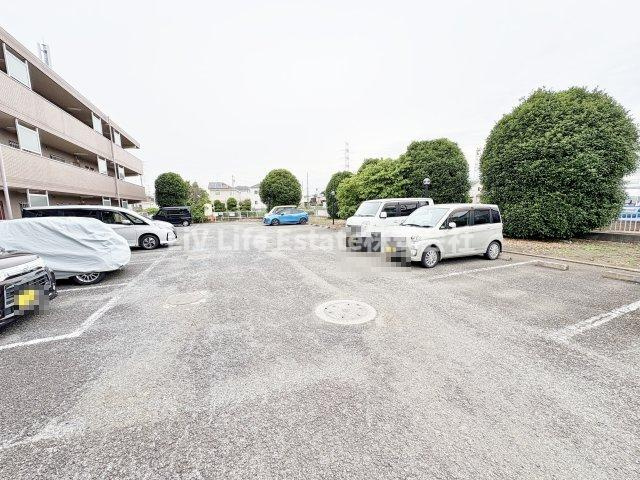 東村山市富士見町３丁目の賃貸マンションの駐車場