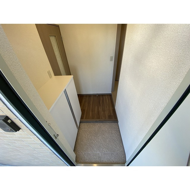 ポポラーレ壱番館の玄関|収納もある玄関です