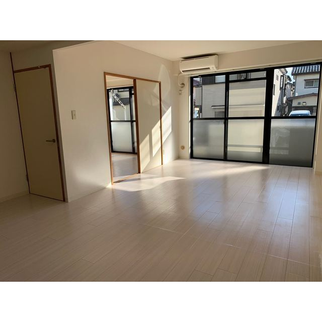 エルヴェ武里の居間・リビング|こちらの居間で趣味の時間をお楽しみください