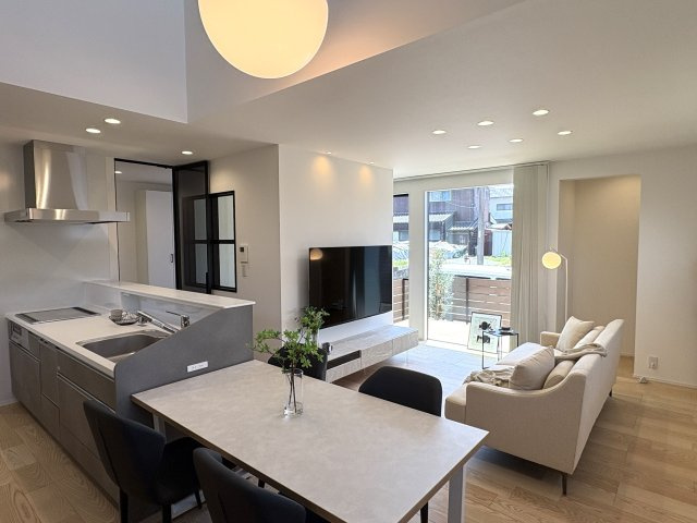 久留米市国分町　新築戸建の居間・リビング