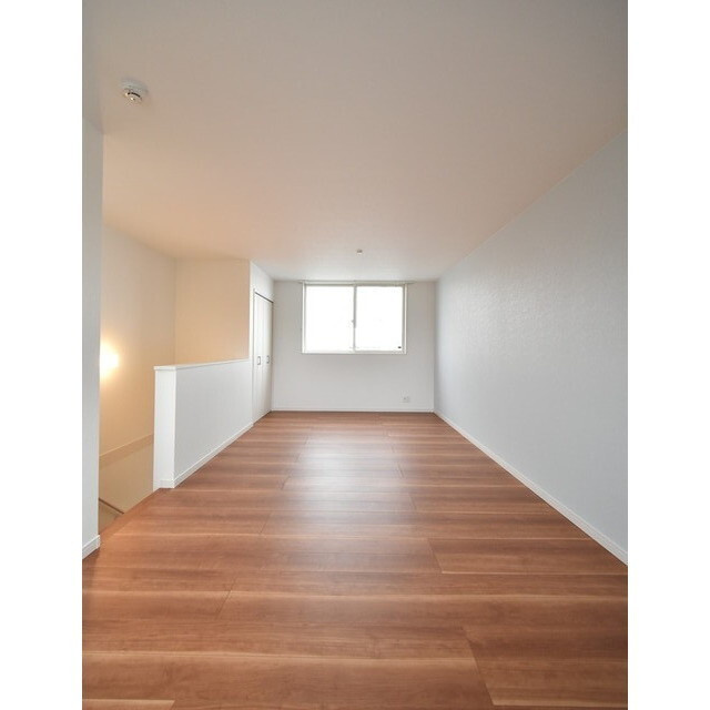 サニーサイドコートBの内装|明るい室内です