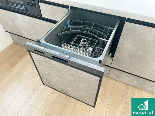 神戸市兵庫区吉田町　第1期　新築一戸建ての設備|食事後の一仕事、食器洗いをボタン一つでお任せできちゃいます！場所を取らないビルトイン式なので、お料理スペースもしっかり確保！