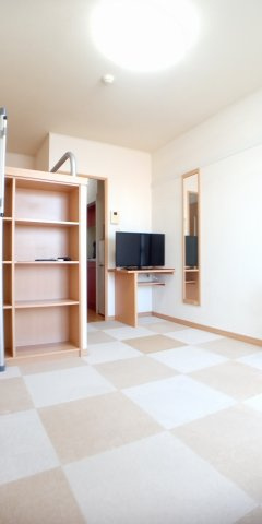 レオパレスヴィヴレの居間・リビング|ゆったりとしたリビングです