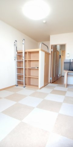 レオパレスヴィヴレの寝室|広くて明るい寝室