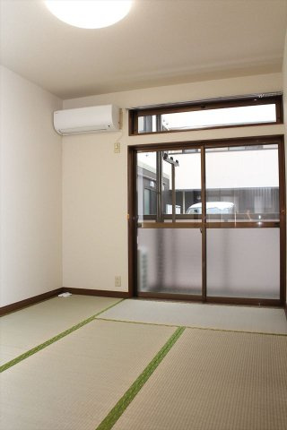 サンハイツ天野Ⅱの和室|畳の上でゆっくりとくつろげる和室です