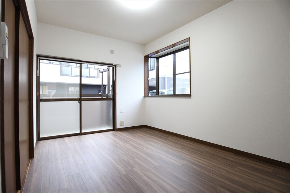 サンハイツ天野Ⅱの洋室|落ち着いた色調の洋室です