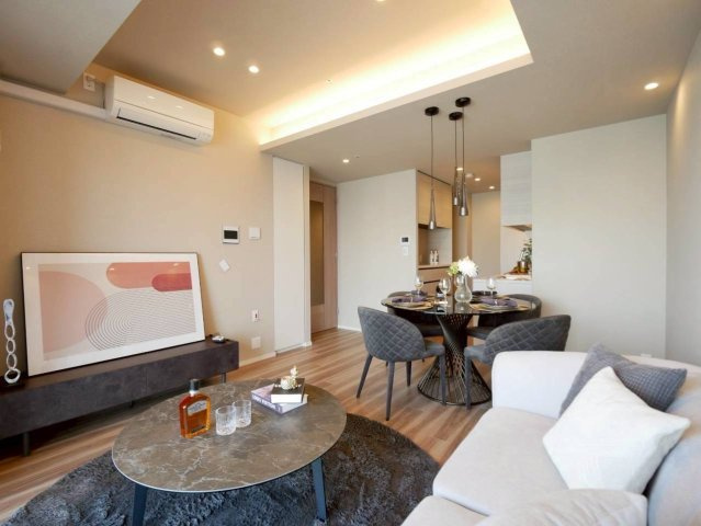 SKY DUO SUN VILLAGE T棟 41階の居間・リビング