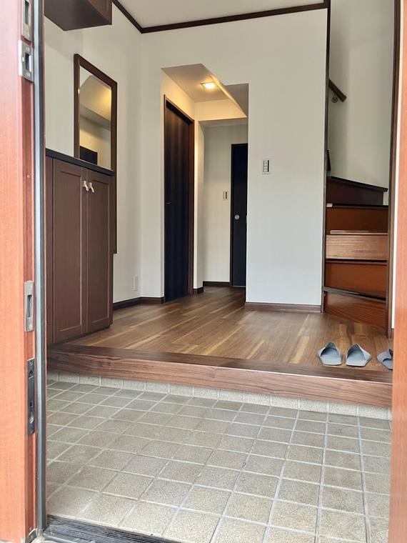 上小町戸建のロビー|ゆとりのあるロビーです